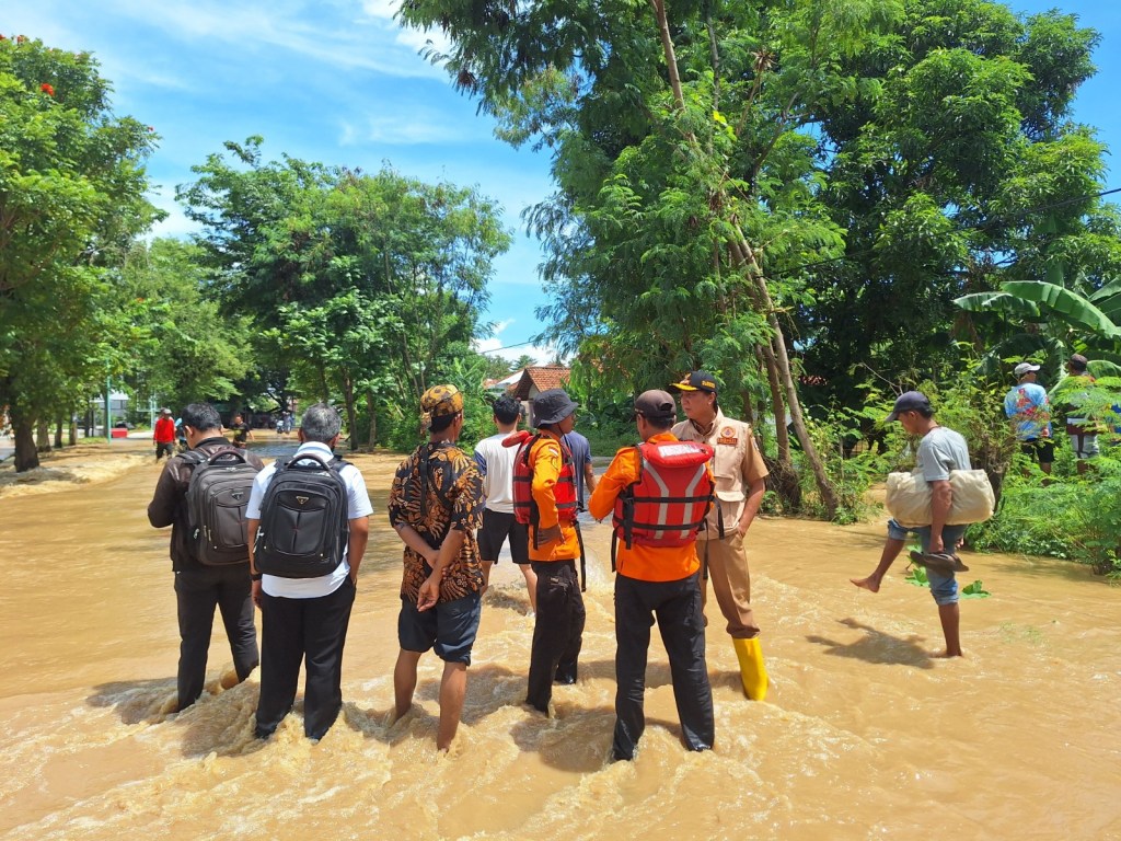 Banjir Landa 7 Kecamatan,, Pj Bupati Brebes Tinjau Lapangan