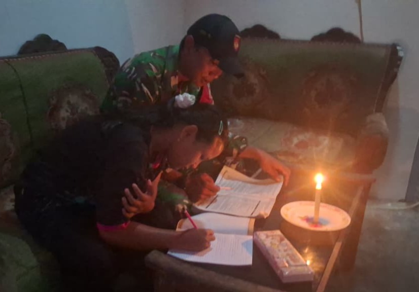 Program Listrik TMMD, Cahaya Harapan di Rumah Ibu Castem Kini Terwujud